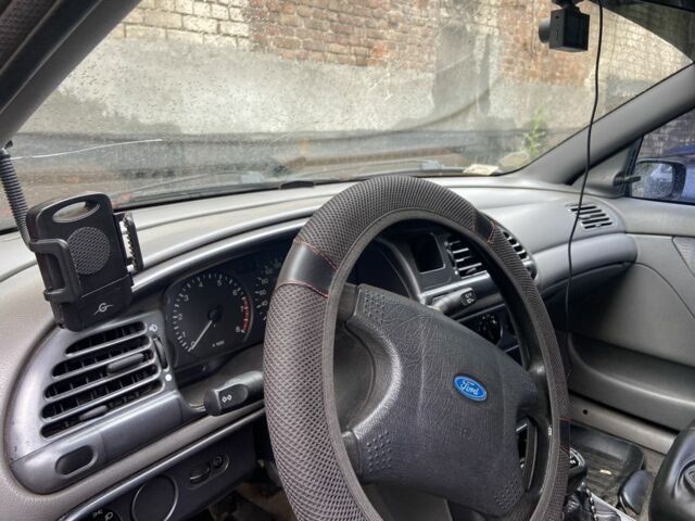 Червоний Форд Мондео, об'ємом двигуна 1.6 л та пробігом 261 тис. км за 1600 $, фото 4 на Automoto.ua