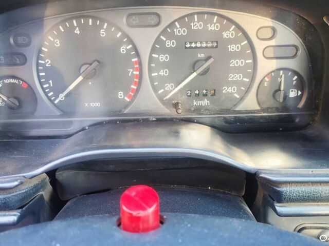 Красный Форд Мондео, объемом двигателя 2 л и пробегом 346 тыс. км за 2500 $, фото 10 на Automoto.ua