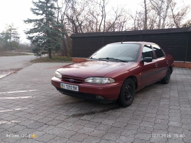 Красный Форд Мондео, объемом двигателя 1.6 л и пробегом 340 тыс. км за 1200 $, фото 2 на Automoto.ua