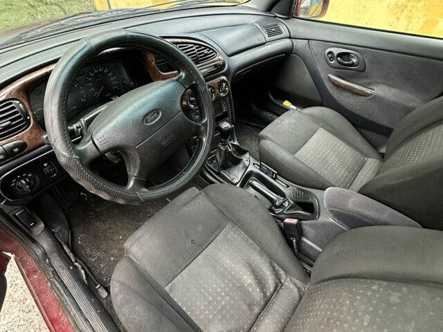 Червоний Форд Мондео, об'ємом двигуна 2 л та пробігом 333 тис. км за 1100 $, фото 3 на Automoto.ua