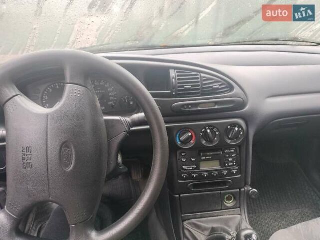 Красный Форд Мондео, объемом двигателя 1.6 л и пробегом 194 тыс. км за 2700 $, фото 10 на Automoto.ua