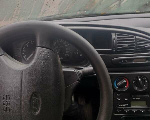 Красный Форд Мондео, объемом двигателя 1.6 л и пробегом 194 тыс. км за 2700 $, фото 9 на Automoto.ua