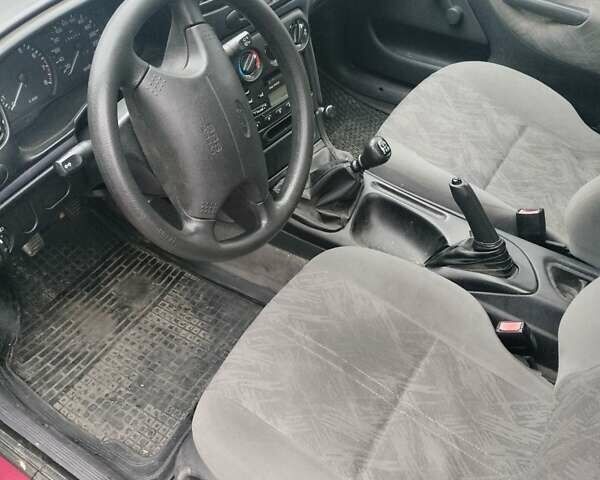 Красный Форд Мондео, объемом двигателя 1.6 л и пробегом 194 тыс. км за 2700 $, фото 15 на Automoto.ua