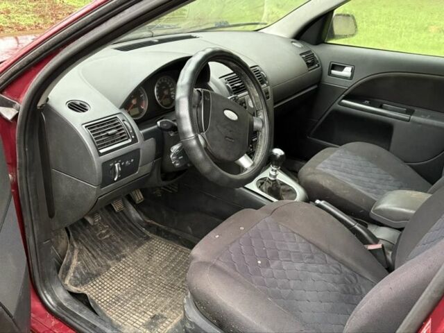 Красный Форд Мондео, объемом двигателя 0 л и пробегом 250 тыс. км за 1350 $, фото 5 на Automoto.ua