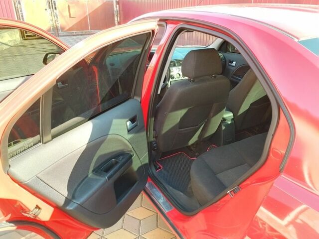 Красный Форд Мондео, объемом двигателя 1.8 л и пробегом 352 тыс. км за 3000 $, фото 3 на Automoto.ua