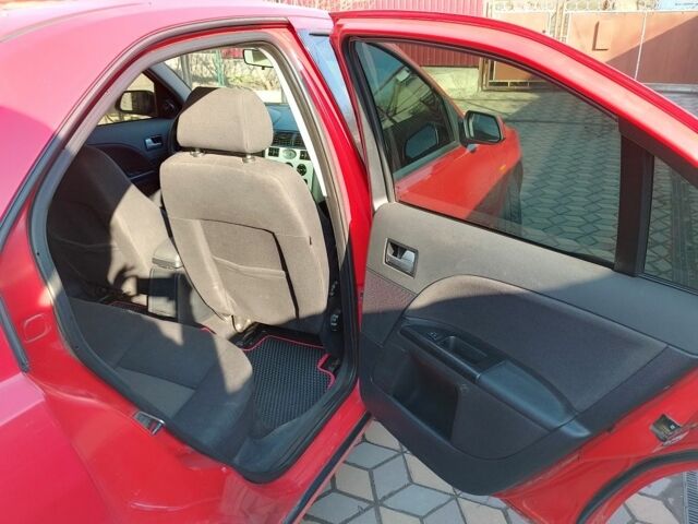 Красный Форд Мондео, объемом двигателя 1.8 л и пробегом 352 тыс. км за 3000 $, фото 9 на Automoto.ua