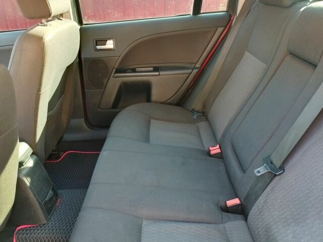 Красный Форд Мондео, объемом двигателя 1.8 л и пробегом 352 тыс. км за 3000 $, фото 6 на Automoto.ua