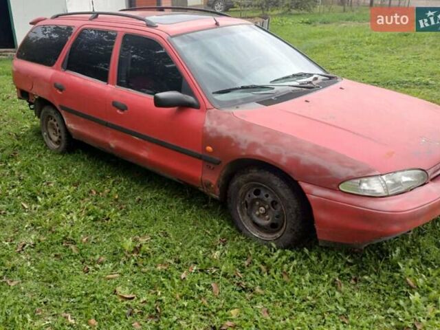 Красный Форд Мондео, объемом двигателя 1.8 л и пробегом 430 тыс. км за 900 $, фото 8 на Automoto.ua