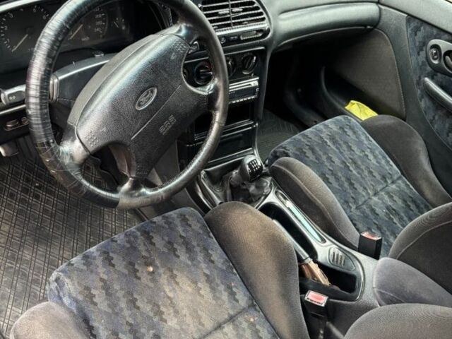 Красный Форд Мондео, объемом двигателя 1.6 л и пробегом 300 тыс. км за 1100 $, фото 2 на Automoto.ua