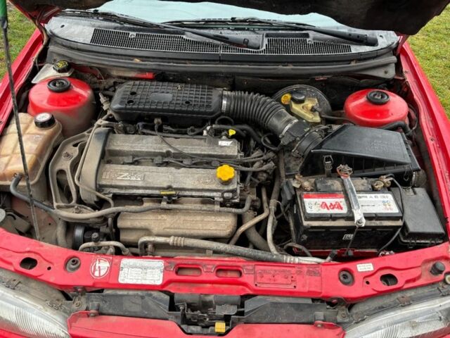 Красный Форд Мондео, объемом двигателя 1.6 л и пробегом 300 тыс. км за 1100 $, фото 1 на Automoto.ua