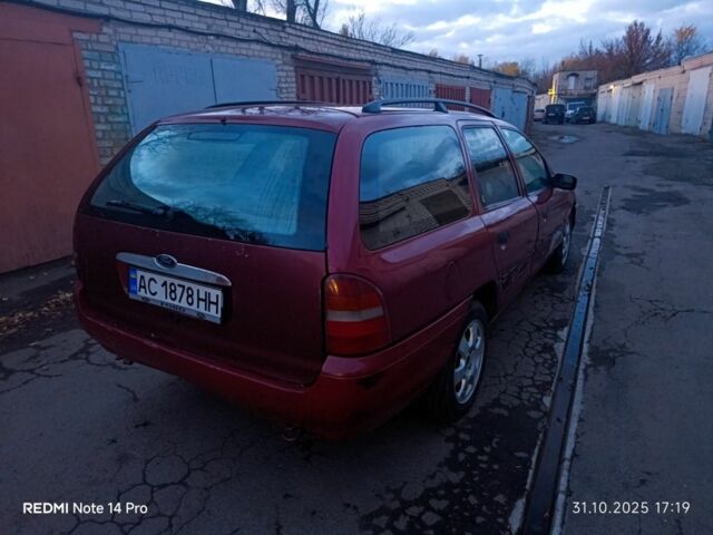 Червоний Форд Мондео, об'ємом двигуна 1.8 л та пробігом 300 тис. км за 1050 $, фото 4 на Automoto.ua