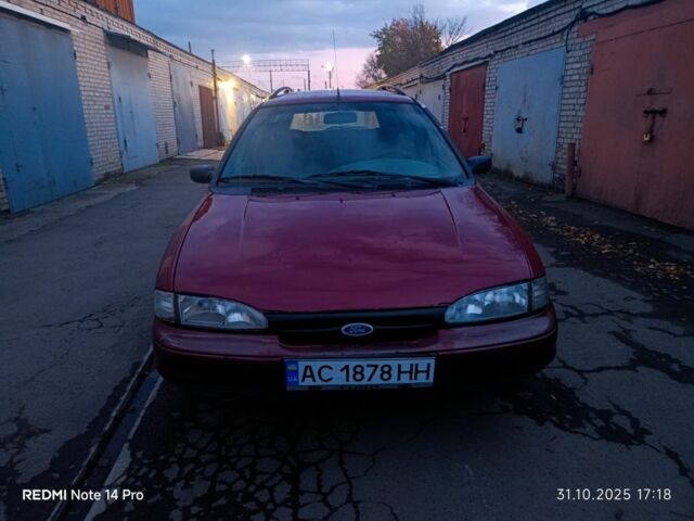 Червоний Форд Мондео, об'ємом двигуна 1.8 л та пробігом 300 тис. км за 1050 $, фото 2 на Automoto.ua