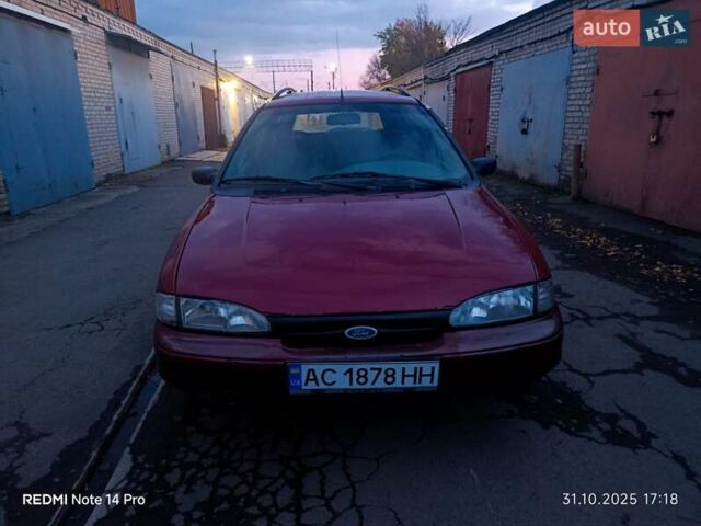 Красный Форд Мондео, объемом двигателя 1.75 л и пробегом 300 тыс. км за 1050 $, фото 2 на Automoto.ua