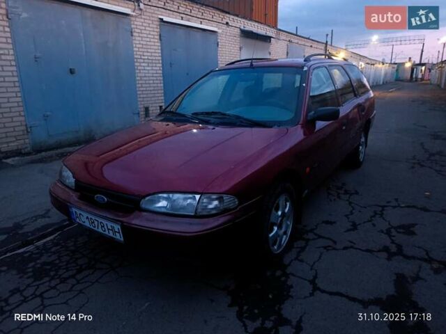 Красный Форд Мондео, объемом двигателя 1.75 л и пробегом 300 тыс. км за 1050 $, фото 5 на Automoto.ua