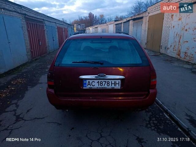 Красный Форд Мондео, объемом двигателя 1.75 л и пробегом 300 тыс. км за 1050 $, фото 1 на Automoto.ua