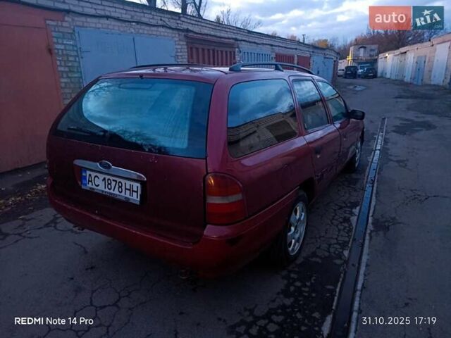 Красный Форд Мондео, объемом двигателя 1.75 л и пробегом 300 тыс. км за 1050 $, фото 7 на Automoto.ua