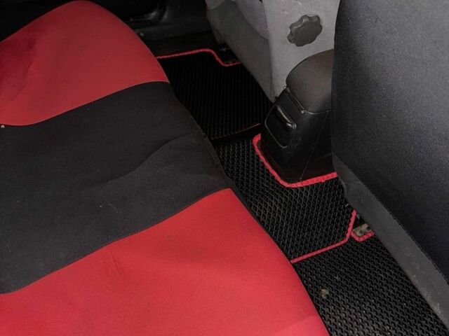 Красный Форд Мондео, объемом двигателя 1.8 л и пробегом 370 тыс. км за 2200 $, фото 6 на Automoto.ua