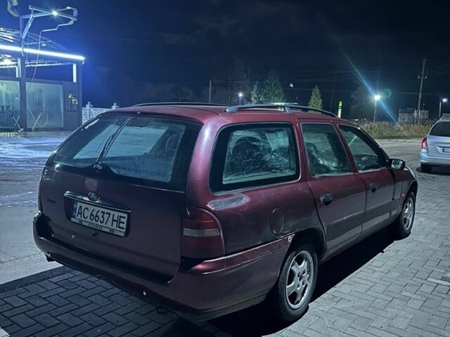 Красный Форд Мондео, объемом двигателя 1.8 л и пробегом 370 тыс. км за 2200 $, фото 3 на Automoto.ua