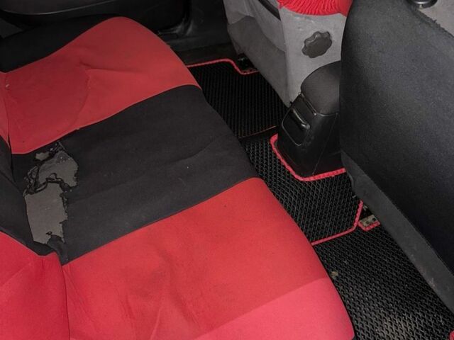 Красный Форд Мондео, объемом двигателя 1.8 л и пробегом 370 тыс. км за 2200 $, фото 7 на Automoto.ua