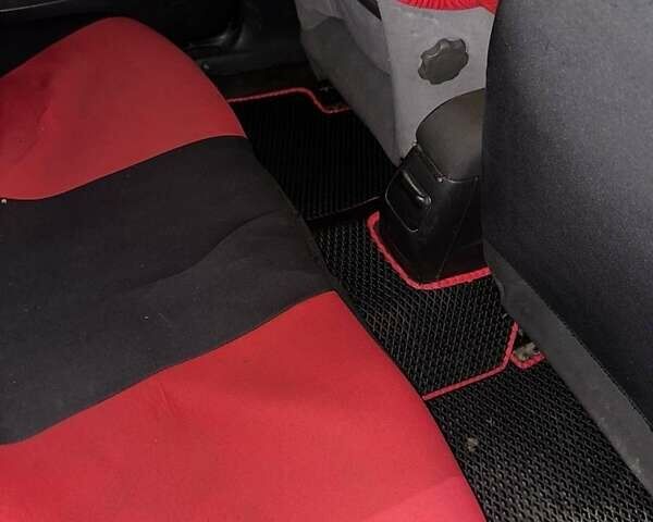 Червоний Форд Мондео, об'ємом двигуна 1.8 л та пробігом 370 тис. км за 2200 $, фото 5 на Automoto.ua