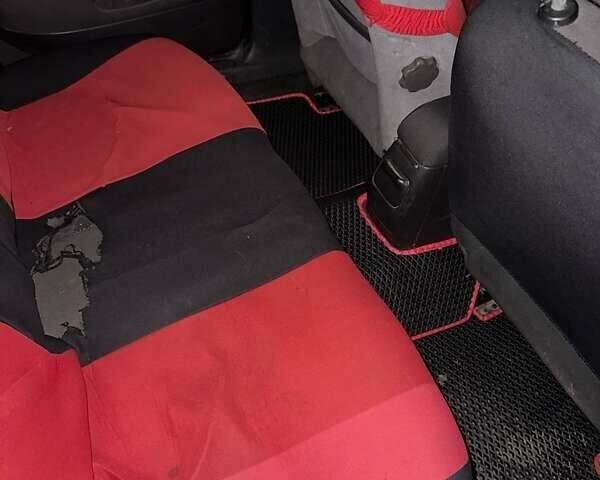 Червоний Форд Мондео, об'ємом двигуна 1.8 л та пробігом 370 тис. км за 2200 $, фото 6 на Automoto.ua