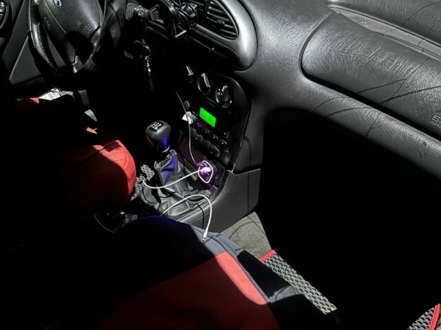 Красный Форд Мондео, объемом двигателя 1.8 л и пробегом 370 тыс. км за 2200 $, фото 5 на Automoto.ua