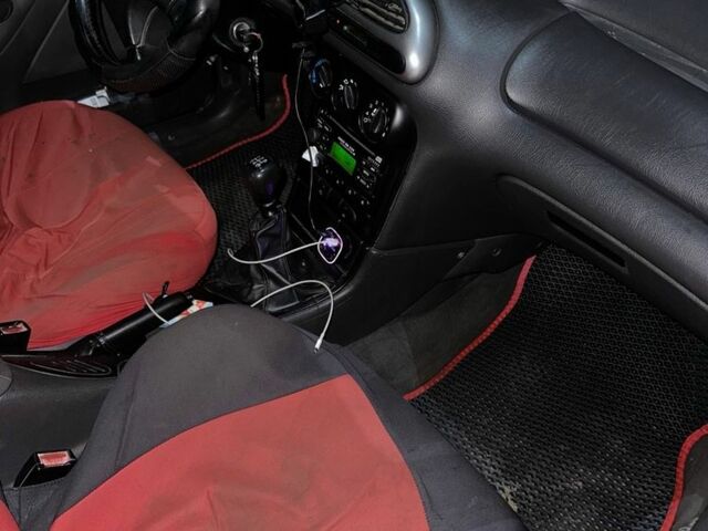 Красный Форд Мондео, объемом двигателя 1.8 л и пробегом 370 тыс. км за 2200 $, фото 4 на Automoto.ua