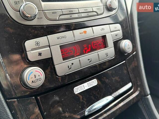 Красный Форд Мондео, объемом двигателя 2 л и пробегом 266 тыс. км за 5990 $, фото 23 на Automoto.ua