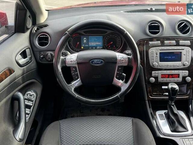Красный Форд Мондео, объемом двигателя 2 л и пробегом 266 тыс. км за 5990 $, фото 12 на Automoto.ua