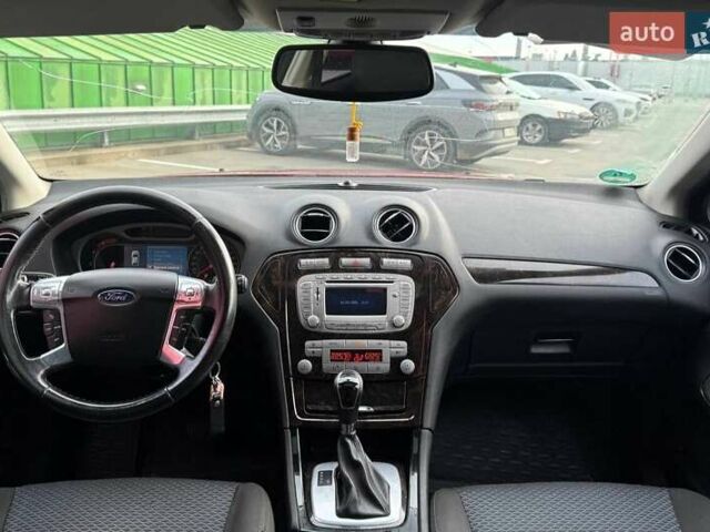 Красный Форд Мондео, объемом двигателя 2 л и пробегом 266 тыс. км за 5990 $, фото 12 на Automoto.ua