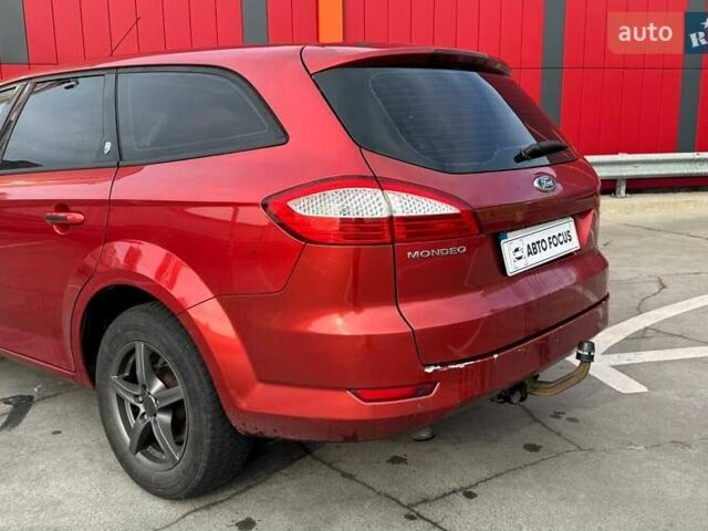 Красный Форд Мондео, объемом двигателя 2 л и пробегом 266 тыс. км за 5990 $, фото 5 на Automoto.ua