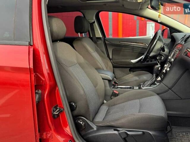 Красный Форд Мондео, объемом двигателя 2 л и пробегом 266 тыс. км за 5990 $, фото 11 на Automoto.ua