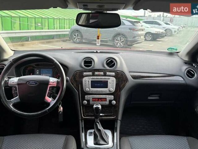 Красный Форд Мондео, объемом двигателя 2 л и пробегом 266 тыс. км за 5790 $, фото 12 на Automoto.ua