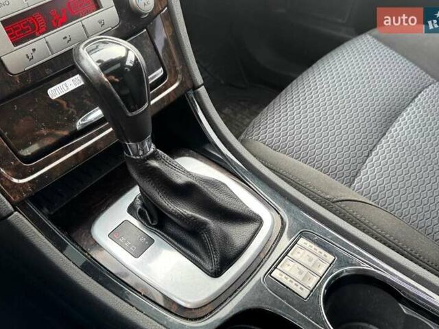 Красный Форд Мондео, объемом двигателя 2 л и пробегом 266 тыс. км за 5990 $, фото 24 на Automoto.ua