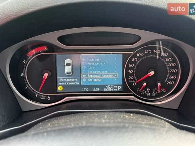 Красный Форд Мондео, объемом двигателя 2 л и пробегом 266 тыс. км за 5790 $, фото 17 на Automoto.ua