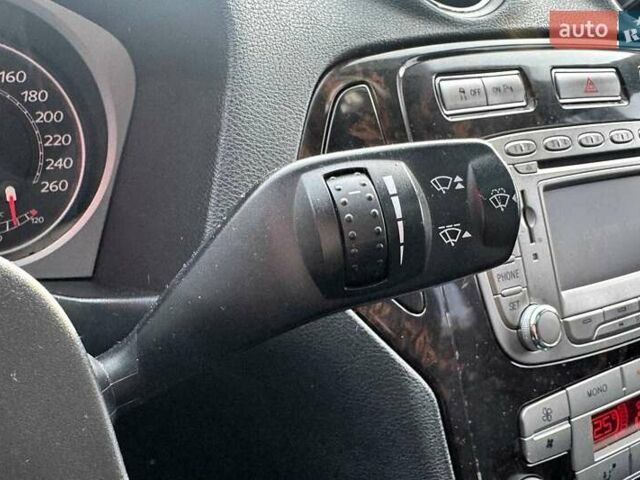 Красный Форд Мондео, объемом двигателя 2 л и пробегом 266 тыс. км за 5990 $, фото 19 на Automoto.ua