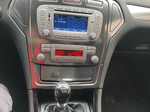 Червоний Форд Мондео, об'ємом двигуна 2 л та пробігом 300 тис. км за 5999 $, фото 17 на Automoto.ua