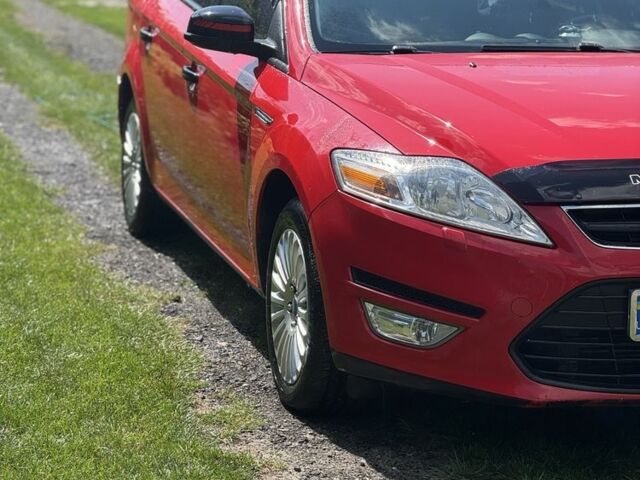 Красный Форд Мондео, объемом двигателя 2 л и пробегом 212 тыс. км за 6500 $, фото 2 на Automoto.ua