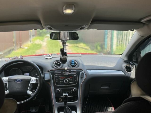 Красный Форд Мондео, объемом двигателя 2 л и пробегом 212 тыс. км за 6500 $, фото 6 на Automoto.ua