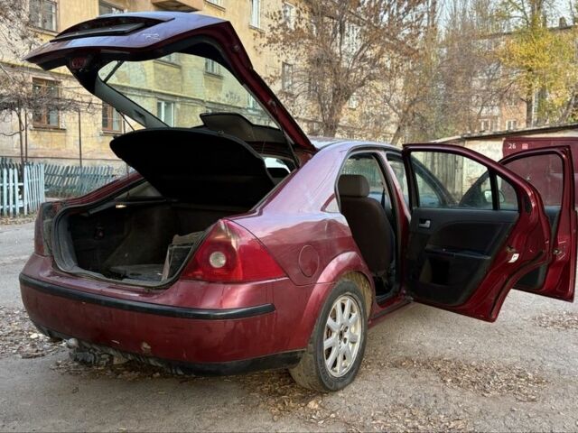 Красный Форд Мондео, объемом двигателя 2 л и пробегом 280 тыс. км за 1450 $, фото 9 на Automoto.ua