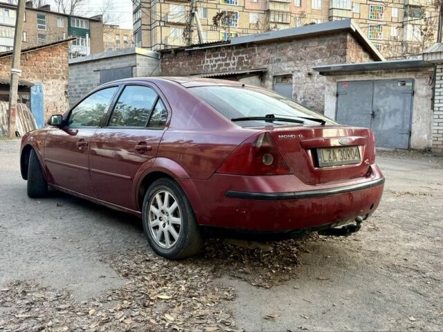 Красный Форд Мондео, объемом двигателя 2 л и пробегом 280 тыс. км за 1450 $, фото 2 на Automoto.ua