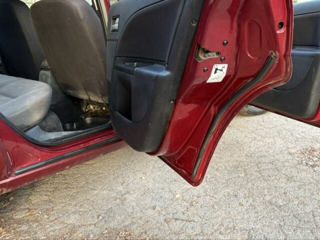 Красный Форд Мондео, объемом двигателя 2 л и пробегом 280 тыс. км за 1450 $, фото 10 на Automoto.ua