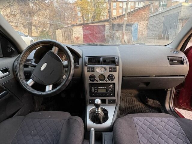 Красный Форд Мондео, объемом двигателя 2 л и пробегом 280 тыс. км за 1450 $, фото 6 на Automoto.ua