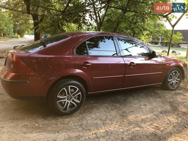 Красный Форд Мондео, объемом двигателя 2 л и пробегом 260 тыс. км за 2500 $, фото 1 на Automoto.ua