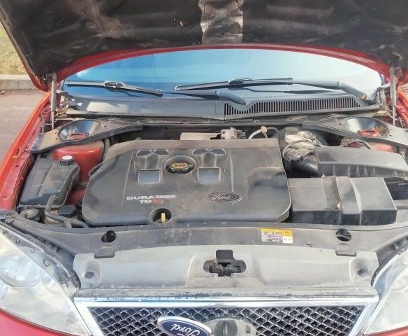 Красный Форд Мондео, объемом двигателя 2 л и пробегом 314 тыс. км за 3972 $, фото 6 на Automoto.ua