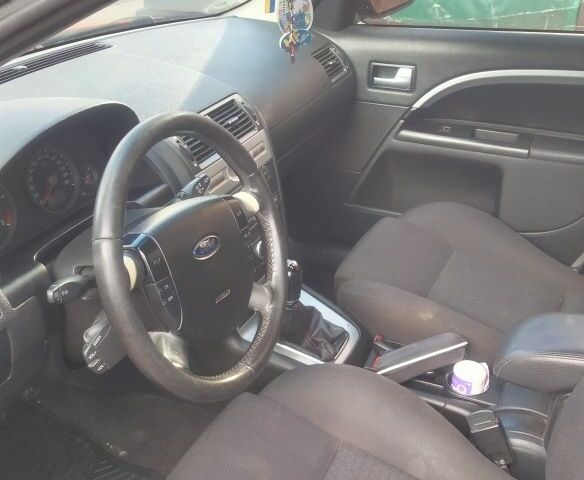 Красный Форд Мондео, объемом двигателя 2 л и пробегом 314 тыс. км за 3972 $, фото 10 на Automoto.ua