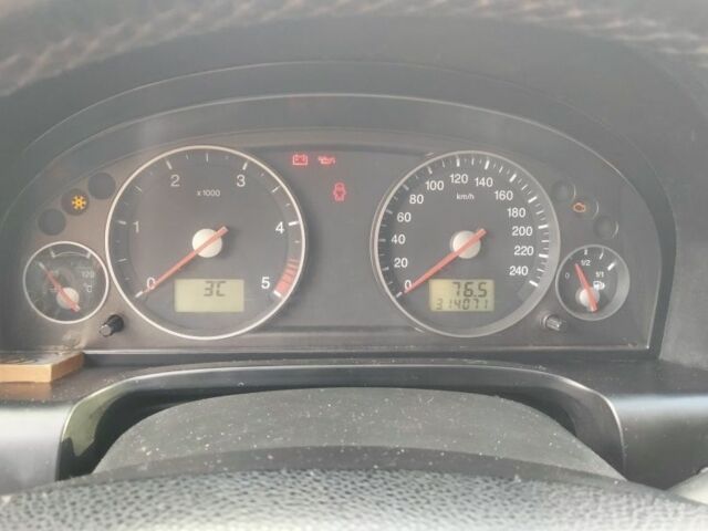 Красный Форд Мондео, объемом двигателя 2 л и пробегом 314 тыс. км за 3972 $, фото 9 на Automoto.ua