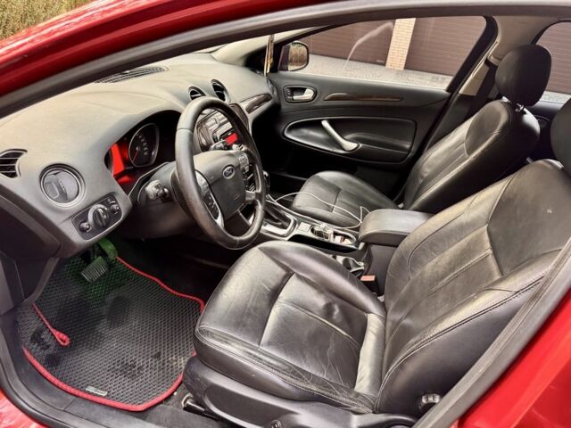 Форд Мондео 2008 в Днепре (Днепропетровске) на Automoto.ua Красный Форд Мондео, объемом двигателя 2 л и пробегом 307 тыс. км за 6700 $, фото 9 на Automoto.ua