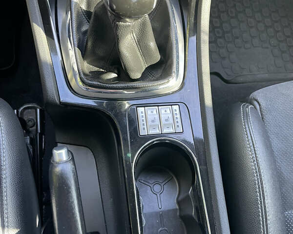 Форд Мондео, об'ємом двигуна 2 л та пробігом 214 тис. км за 6900 $, фото 8 на Automoto.ua