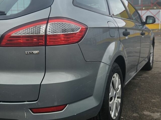 Форд Мондео, объемом двигателя 2 л и пробегом 425 тыс. км за 2757 $, фото 11 на Automoto.ua